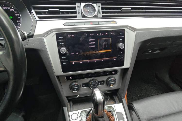 Used Volkswagen Variant 2018 380TSI Two-Wheel Drive Comfort Edition Audio And AC Panel