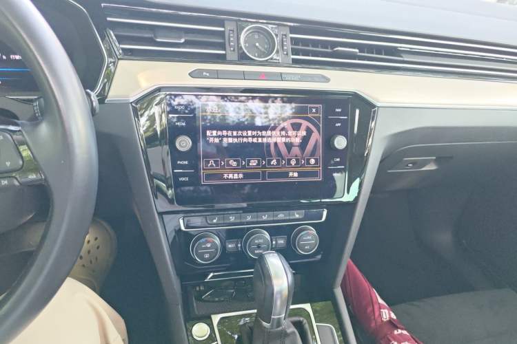 Used Volkswagen Variant 2018 380TSI Two-Wheel Drive Comfort Edition Audio And AC Panel