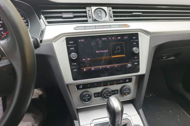 Used Volkswagen Variant 2018 380TSI Two-Wheel Drive Comfort Edition Audio And AC Panel