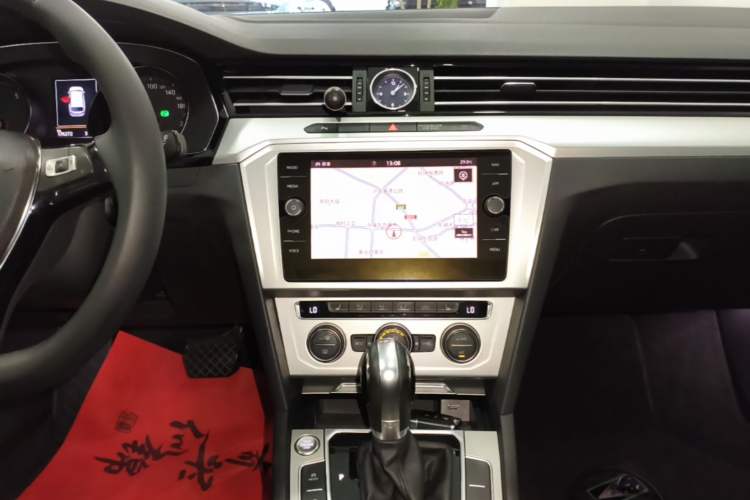 Used Volkswagen Variant 2018 380TSI Two-Wheel Drive Comfort Edition Audio And AC Panel