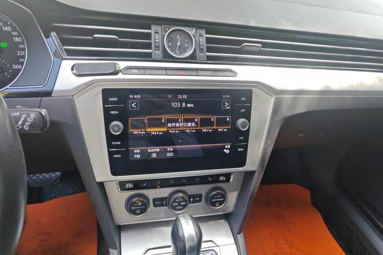 Used Volkswagen Variant 2018 380TSI Two-Wheel Drive Comfort Edition Audio And AC Panel