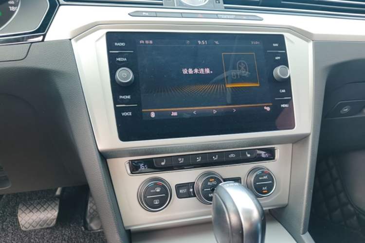 Used Volkswagen Variant 2018 380TSI Two-Wheel Drive Comfort Edition Audio And AC Panel