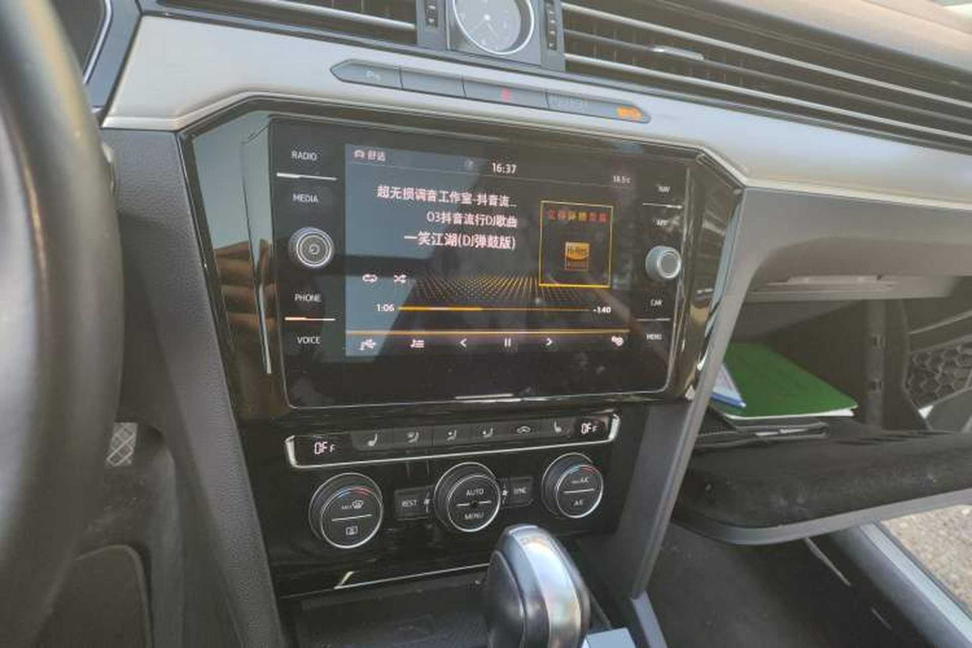 Used Volkswagen Variant 2018 380TSI Two-Wheel Drive Comfort Edition Audio And AC Panel