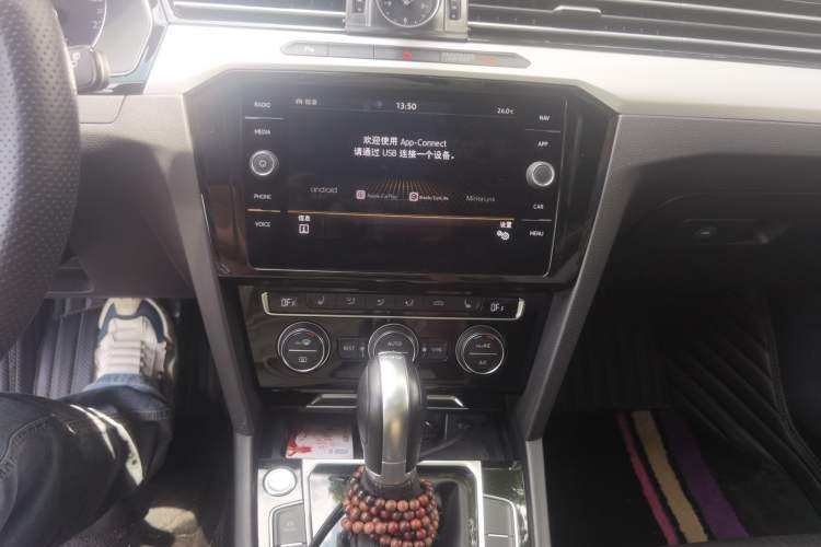 Used Volkswagen Variant 2018 380TSI Two-Wheel Drive Comfort Edition Audio And AC Panel