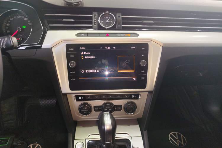 Used Volkswagen Variant 2018 380TSI Two-Wheel Drive Comfort Edition Audio And AC Panel