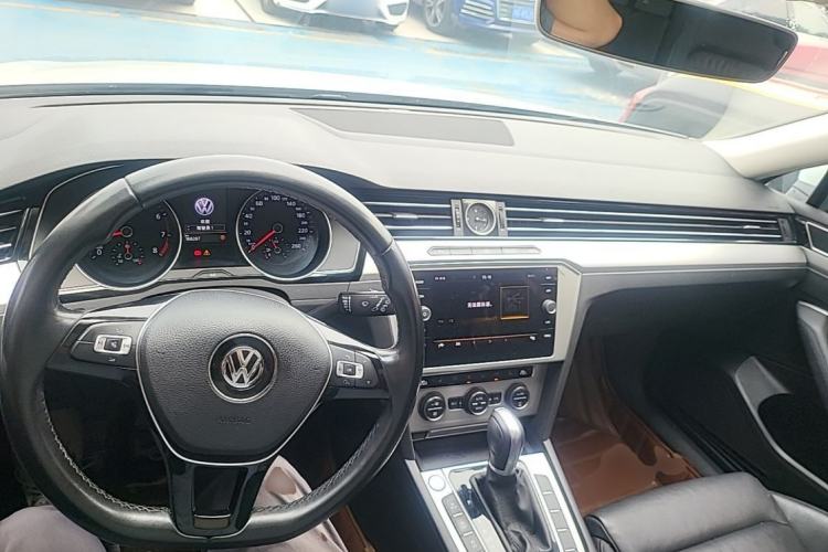 Used Volkswagen Variant 2018 380TSI Two-Wheel Drive Comfort Edition Center Console