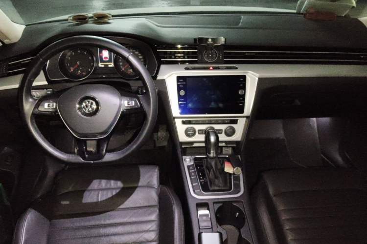 Used Volkswagen Variant 2018 380TSI Two-Wheel Drive Comfort Edition Center Console