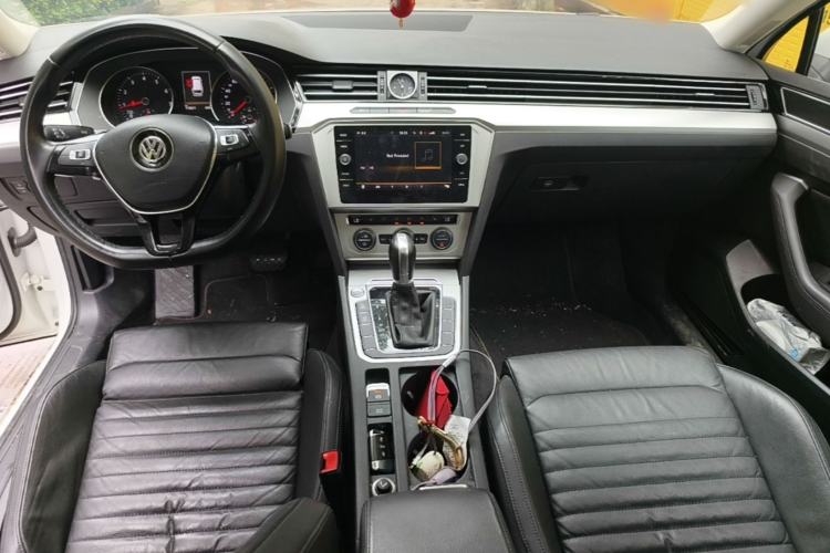 Used Volkswagen Variant 2018 380TSI Two-Wheel Drive Comfort Edition Center Console