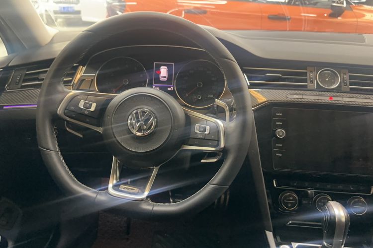 Used Volkswagen Variant 2018 380TSI Two-Wheel Drive Comfort Edition Center Console