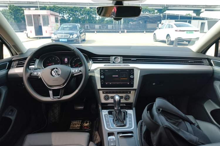 Used Volkswagen Variant 2018 380TSI Two-Wheel Drive Comfort Edition Center Console