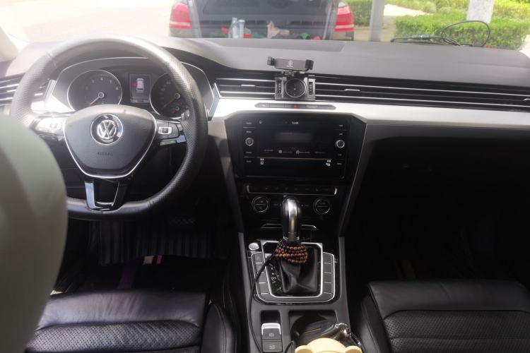 Used Volkswagen Variant 2018 380TSI Two-Wheel Drive Comfort Edition Center Console