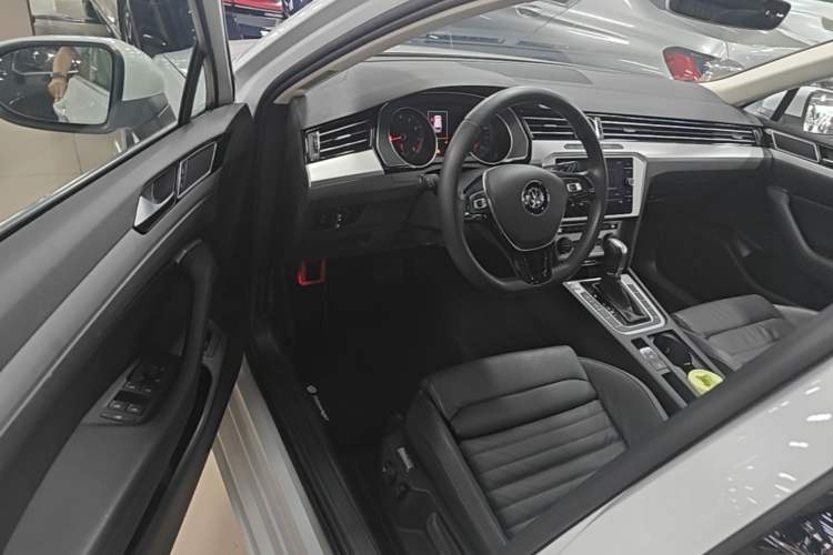 Used Volkswagen Variant 2018 380TSI Two-Wheel Drive Comfort Edition Driver Seat