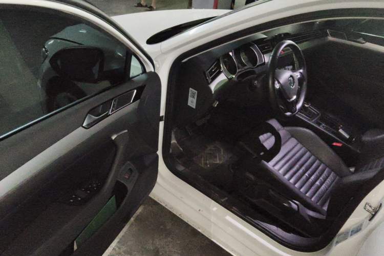 Used Volkswagen Variant 2018 380TSI Two-Wheel Drive Comfort Edition Driver Seat