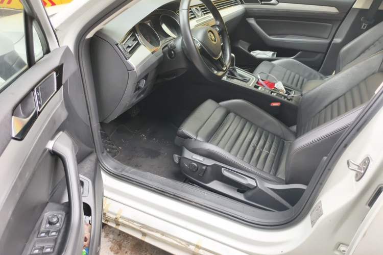 Used Volkswagen Variant 2018 380TSI Two-Wheel Drive Comfort Edition Driver Seat