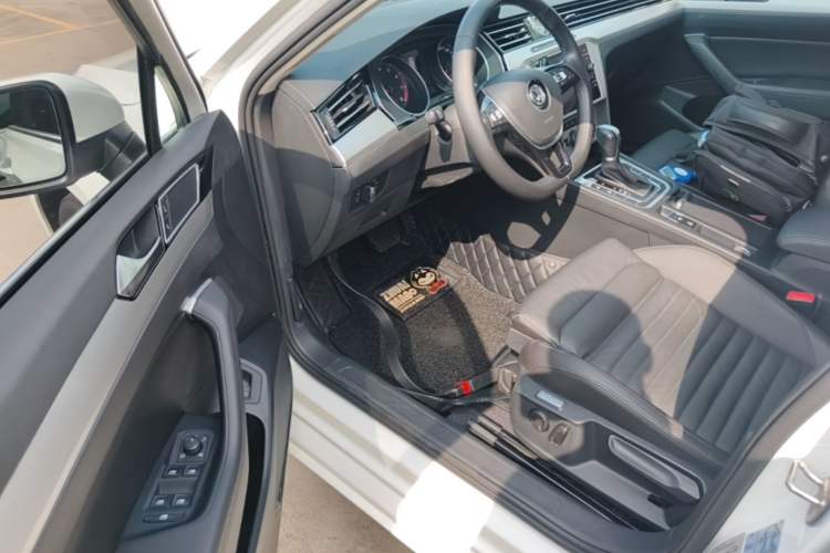 Used Volkswagen Variant 2018 380TSI Two-Wheel Drive Comfort Edition Driver Seat