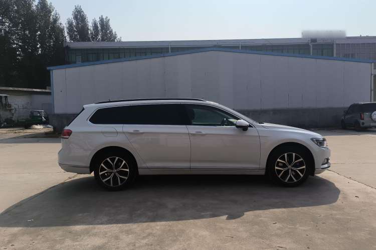Used Volkswagen Variant 2018 380TSI Two-Wheel Drive Comfort Edition Exterior 2