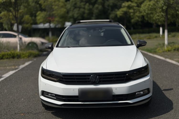 Used Volkswagen Variant 2018 380TSI Two-Wheel Drive Comfort Edition Exterior 2