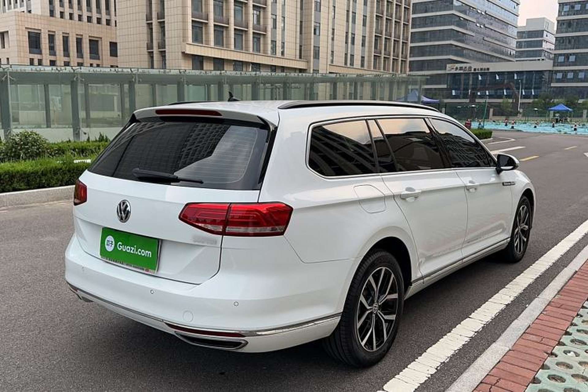 Used Volkswagen Variant 2018 380TSI Two-Wheel Drive Comfort Edition Exterior 4