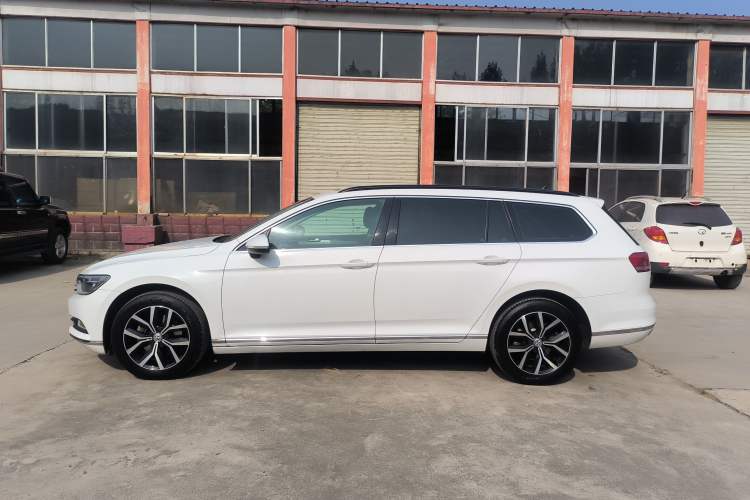Used Volkswagen Variant 2018 380TSI Two-Wheel Drive Comfort Edition Exterior 5