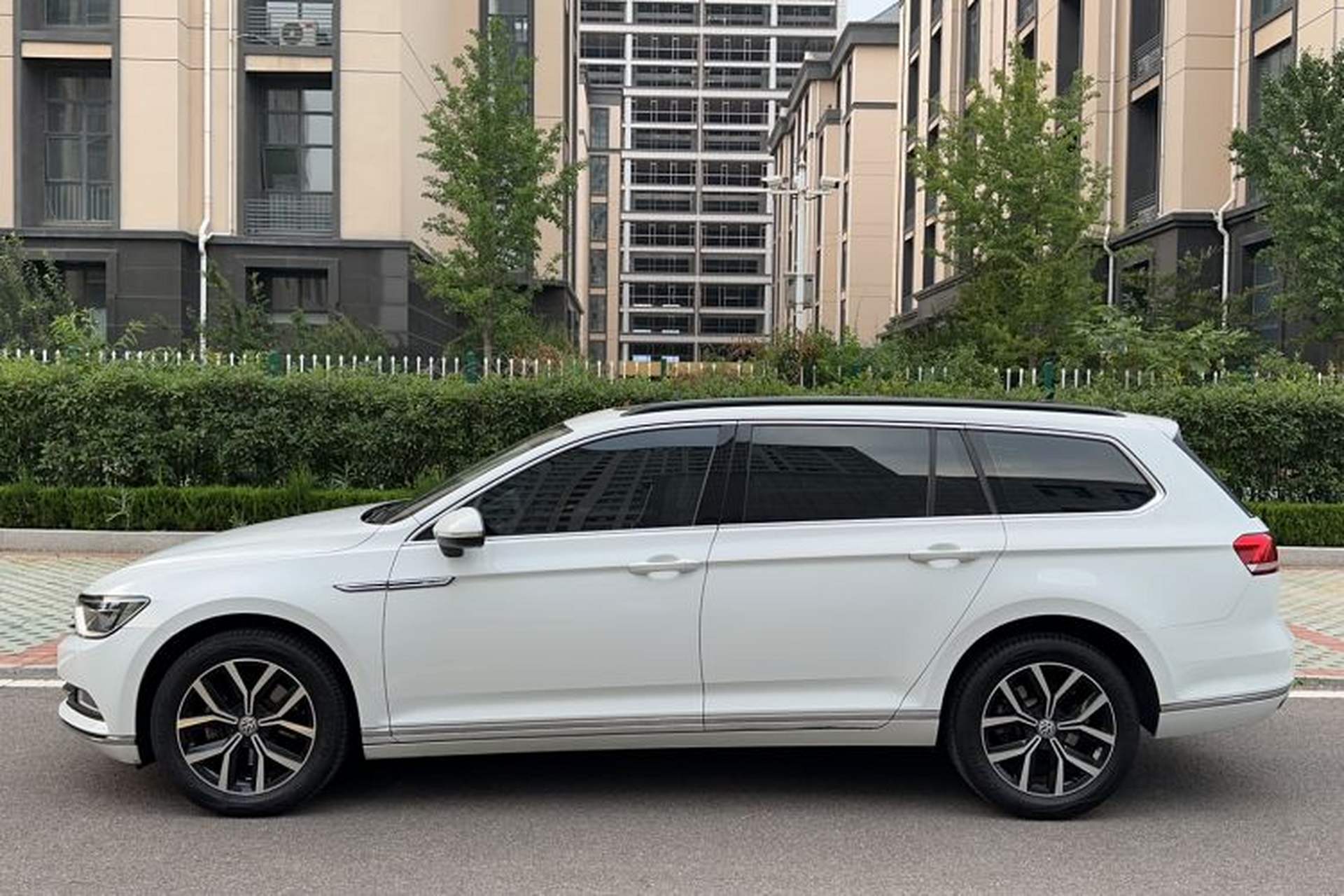 Used Volkswagen Variant 2018 380TSI Two-Wheel Drive Comfort Edition Exterior 7