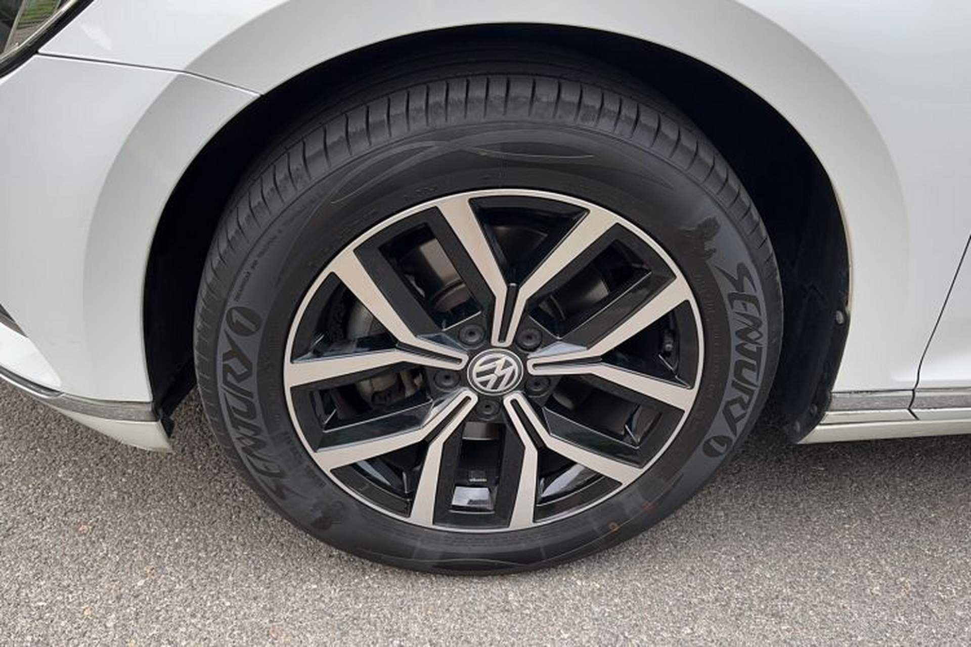 Used Volkswagen Variant 2018 380TSI Two-Wheel Drive Comfort Edition Exterior 8