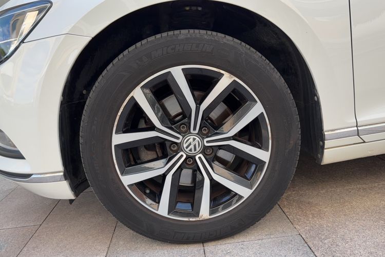 Used Volkswagen Variant 2018 380TSI Two-Wheel Drive Comfort Edition Exterior 8