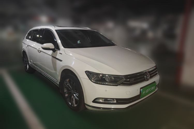 Used Volkswagen Variant 2018 380TSI Two-Wheel Drive Comfort Edition Front Right 45 Deg
