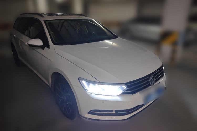 Used Volkswagen Variant 2018 380TSI Two-Wheel Drive Comfort Edition Front Right 45 Deg