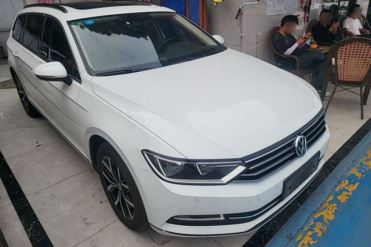 Used Volkswagen Variant 2018 380TSI Two-Wheel Drive Comfort Edition Front Right 45 Deg