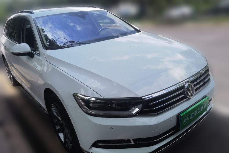 Used Volkswagen Variant 2018 380TSI Two-Wheel Drive Comfort Edition Front Right 45 Deg