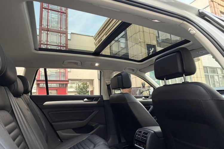 Used Volkswagen Variant 2018 380TSI Two-Wheel Drive Comfort Edition Headliner