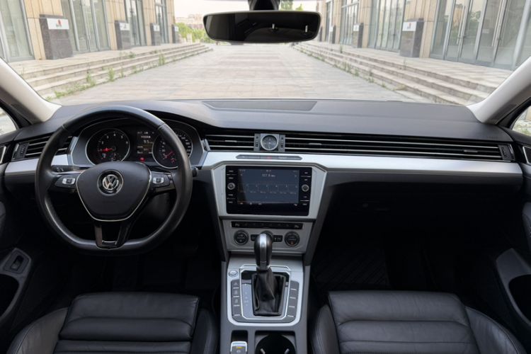Used Volkswagen Variant 2018 380TSI Two-Wheel Drive Comfort Edition Interior 1