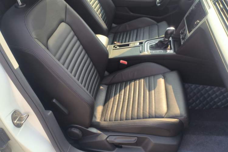 Used Volkswagen Variant 2018 380TSI Two-Wheel Drive Comfort Edition Interior 11