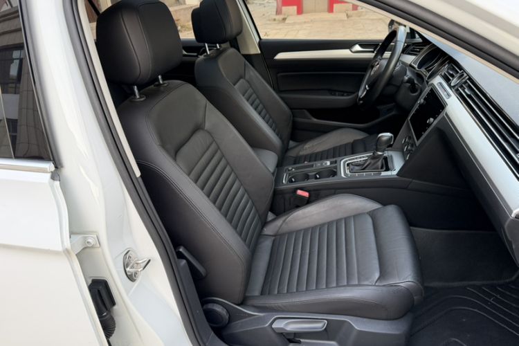 Used Volkswagen Variant 2018 380TSI Two-Wheel Drive Comfort Edition Interior 2