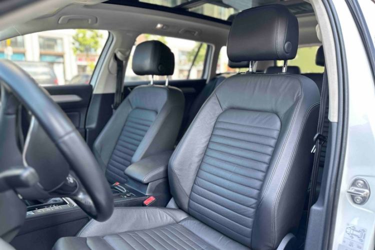Used Volkswagen Variant 2018 380TSI Two-Wheel Drive Comfort Edition Interior 2