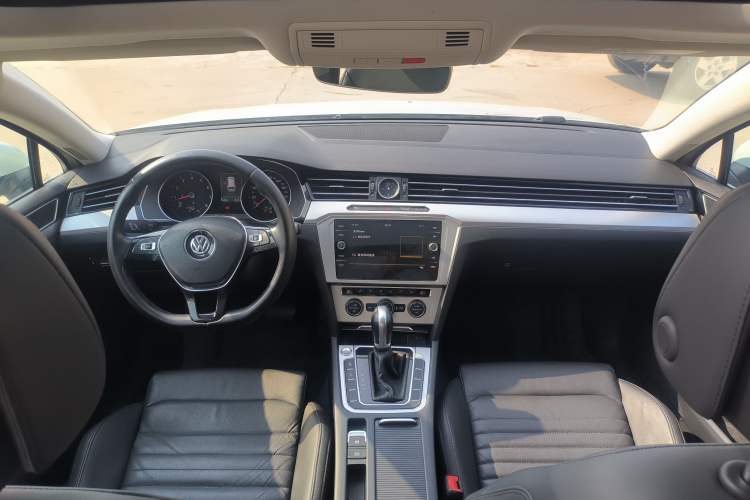 Used Volkswagen Variant 2018 380TSI Two-Wheel Drive Comfort Edition Interior 3