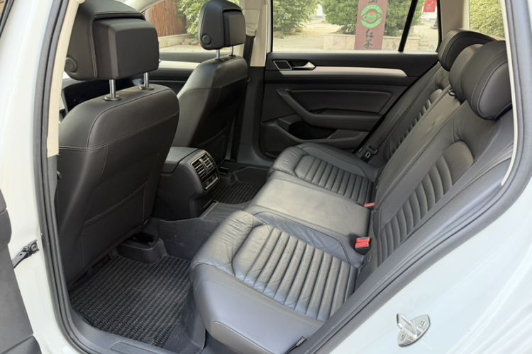 Used Volkswagen Variant 2018 380TSI Two-Wheel Drive Comfort Edition Interior 3