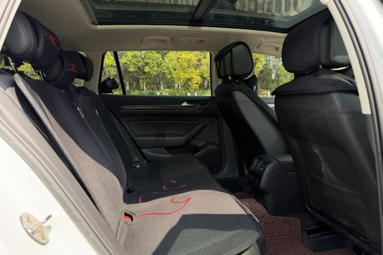 Used Volkswagen Variant 2018 380TSI Two-Wheel Drive Comfort Edition Interior 4
