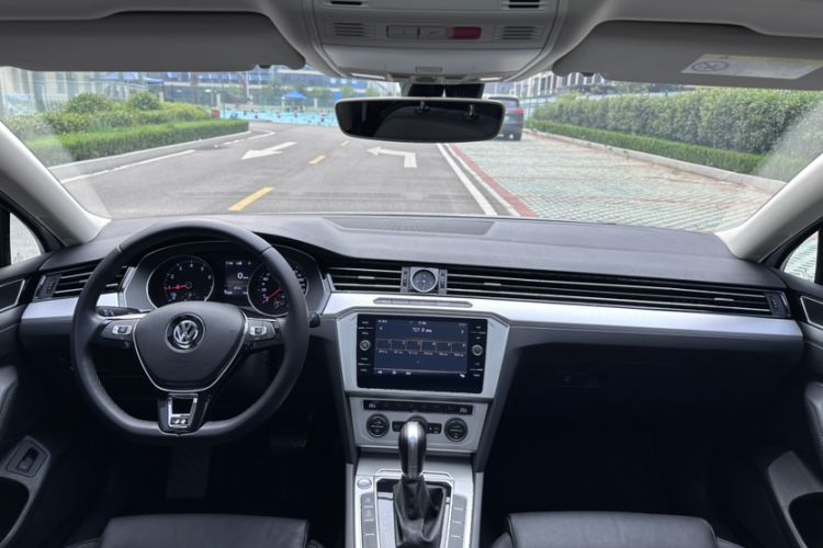 Used Volkswagen Variant 2018 380TSI Two-Wheel Drive Comfort Edition Interior 5