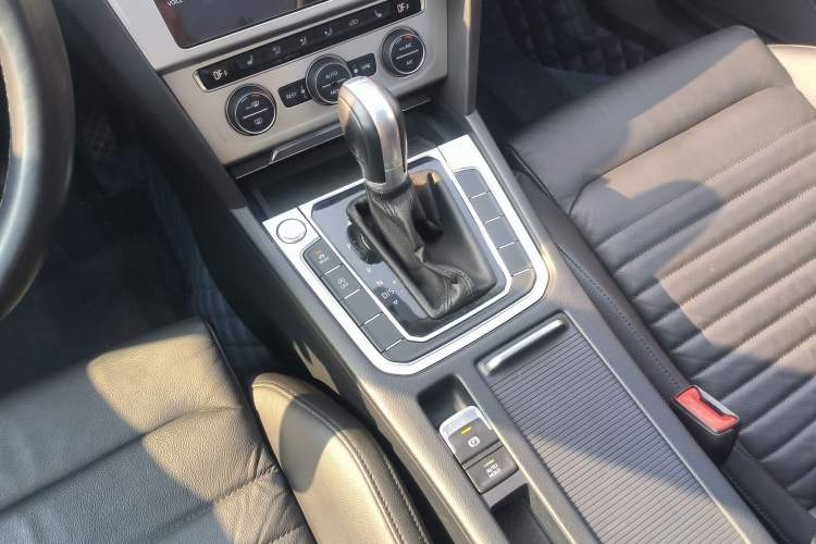 Used Volkswagen Variant 2018 380TSI Two-Wheel Drive Comfort Edition Interior 6