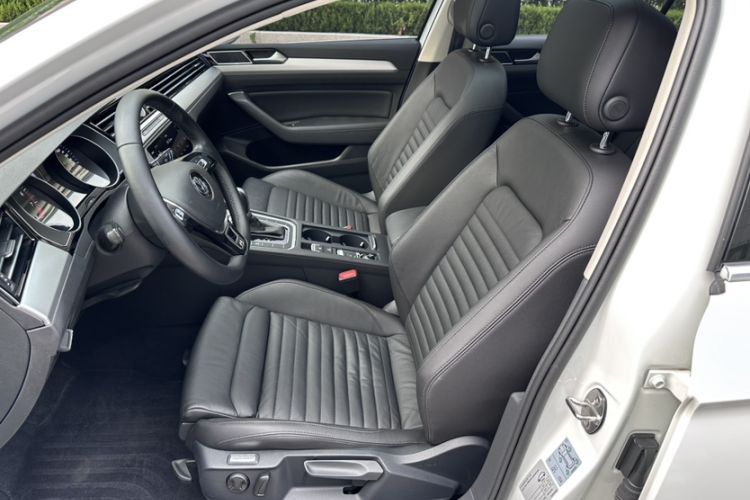Used Volkswagen Variant 2018 380TSI Two-Wheel Drive Comfort Edition Interior 7