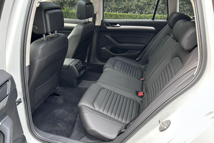 Used Volkswagen Variant 2018 380TSI Two-Wheel Drive Comfort Edition Interior 8