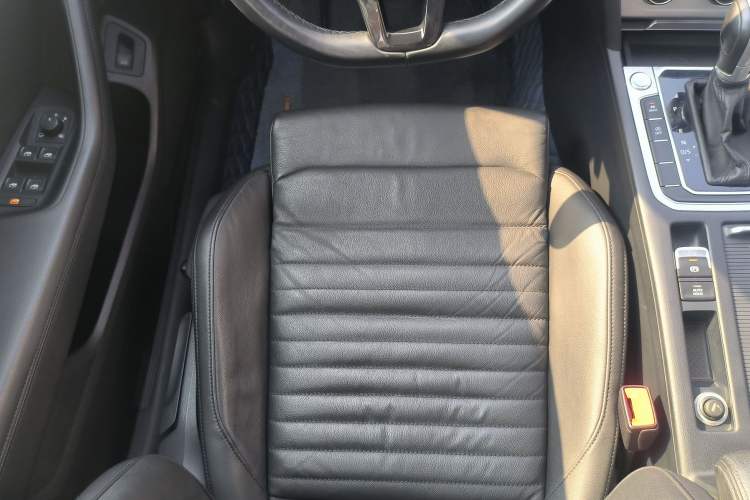 Used Volkswagen Variant 2018 380TSI Two-Wheel Drive Comfort Edition Interior 8