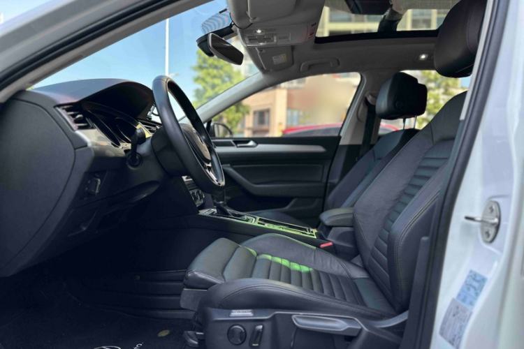 Used Volkswagen Variant 2018 380TSI Two-Wheel Drive Comfort Edition Interior 8
