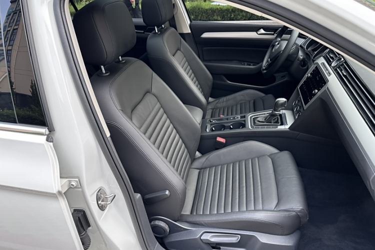 Used Volkswagen Variant 2018 380TSI Two-Wheel Drive Comfort Edition Interior 9
