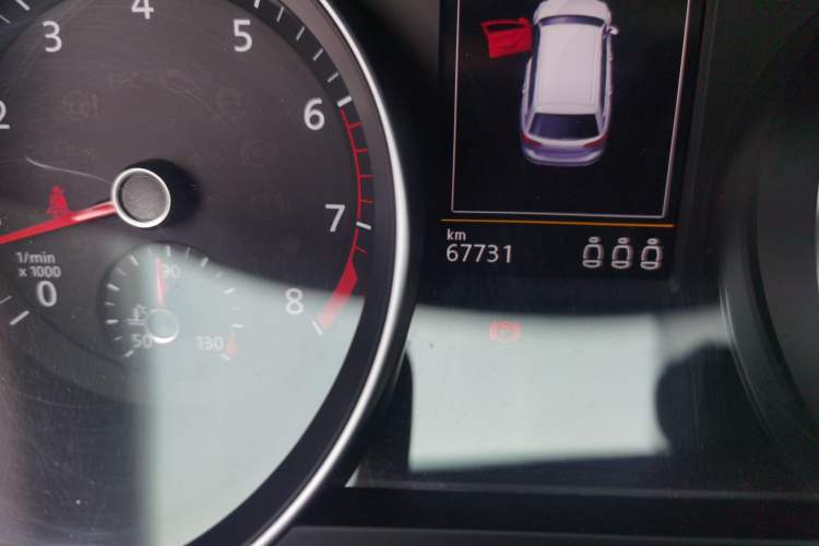 Used Volkswagen Variant 2018 380TSI Two-Wheel Drive Comfort Edition Odometer Close Up