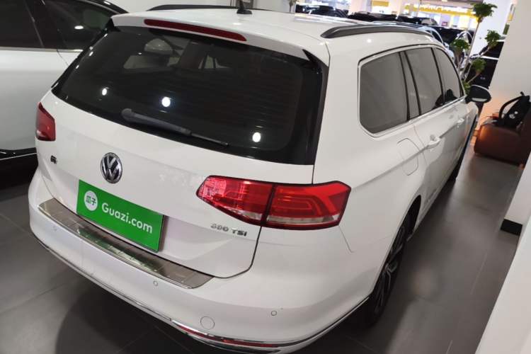 Used Volkswagen Variant 2018 380TSI Two-Wheel Drive Comfort Edition Rear Right 45 Deg