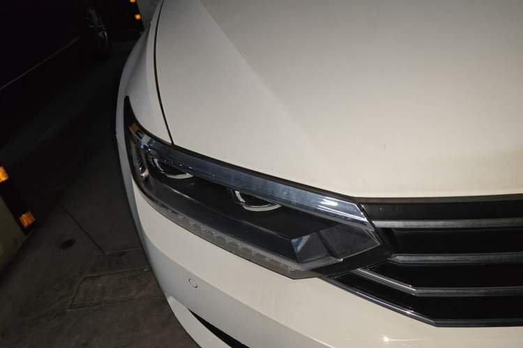 Used Volkswagen Variant 2018 380TSI Two-Wheel Drive Comfort Edition Right Front Headlight