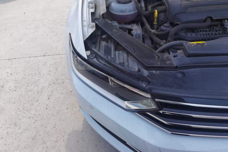 Used Volkswagen Variant 2018 380TSI Two-Wheel Drive Comfort Edition Right Front Headlight