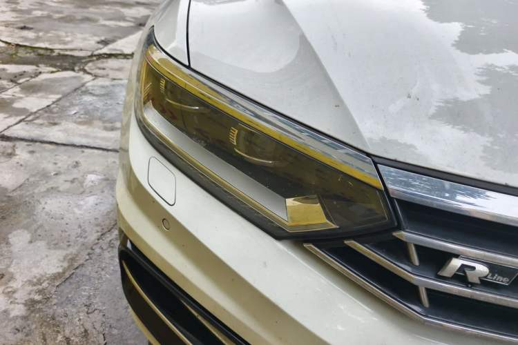 Used Volkswagen Variant 2018 380TSI Two-Wheel Drive Comfort Edition Right Front Headlight